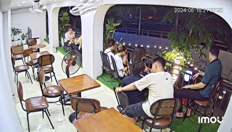Cho thuê nhà MP Đại La- Hai Bà Trưng DT 60 m2- 2 tầng -Mt 15m - Giá 12 Triệu - Giá nhượng đồ 160tr ctl